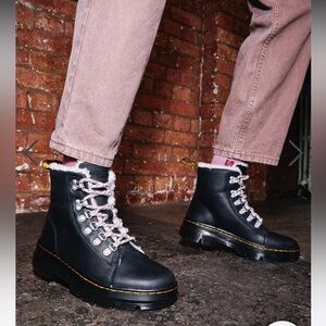 WOMENS DR MARTENS COMBS WYOMING BOOT